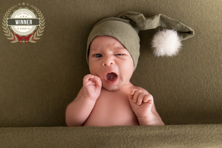 Baby mit Zipfelmütze - Foto entstanden beim Newborn-Shooting mit André Weber, Neugeborenenfotografie für Stuttgart, Esslingen, Tübingen, Reutlingen und Umgebung